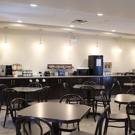 Prairie Moon Inn & Suites Macklin Luaran gambar