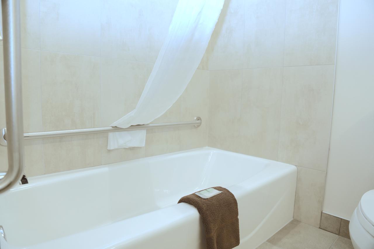 Prairie Moon Inn & Suites Macklin Luaran gambar